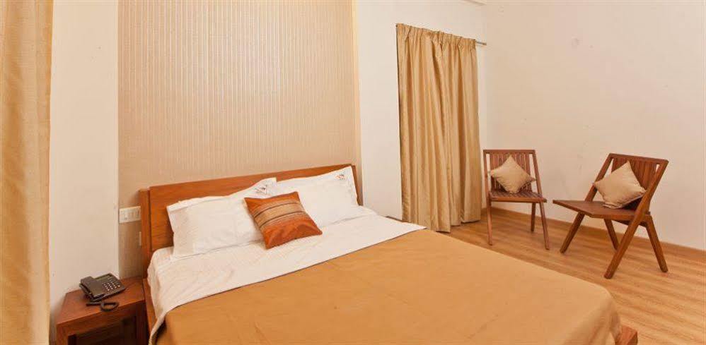 Hotel Holiday Home Bangalore Eksteriør bilde